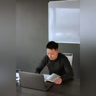 何薇蔓